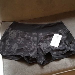 NWT Athleta shorts size M.